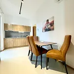 Moebliertes Apartment Mit Terrasse