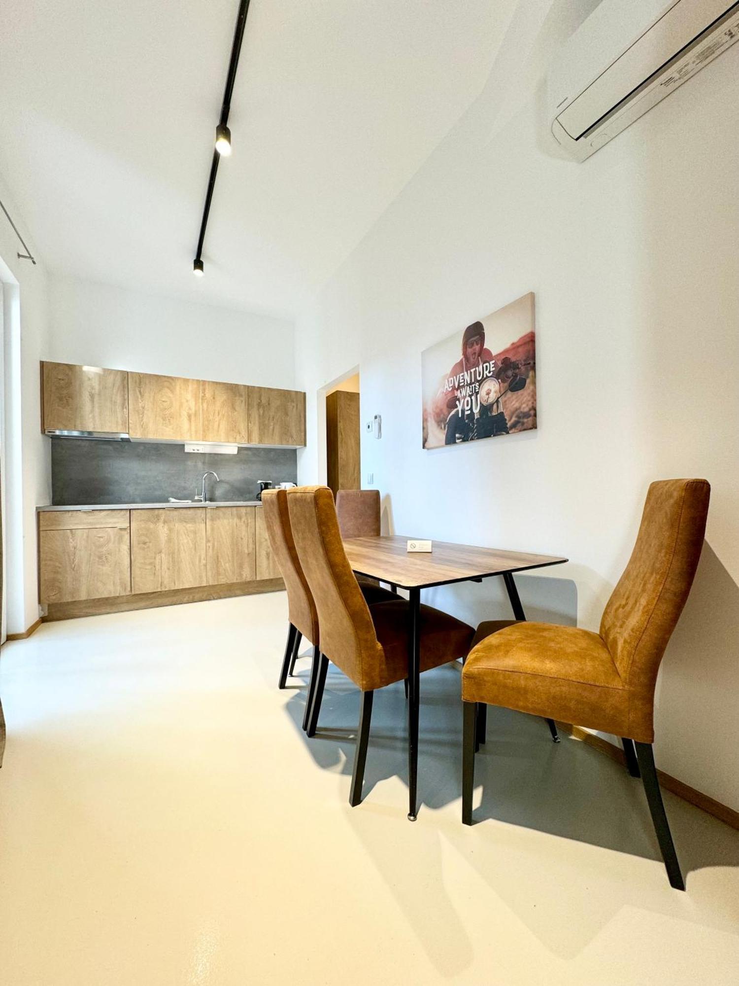 Apartment Moebliertes Mit Terrasse