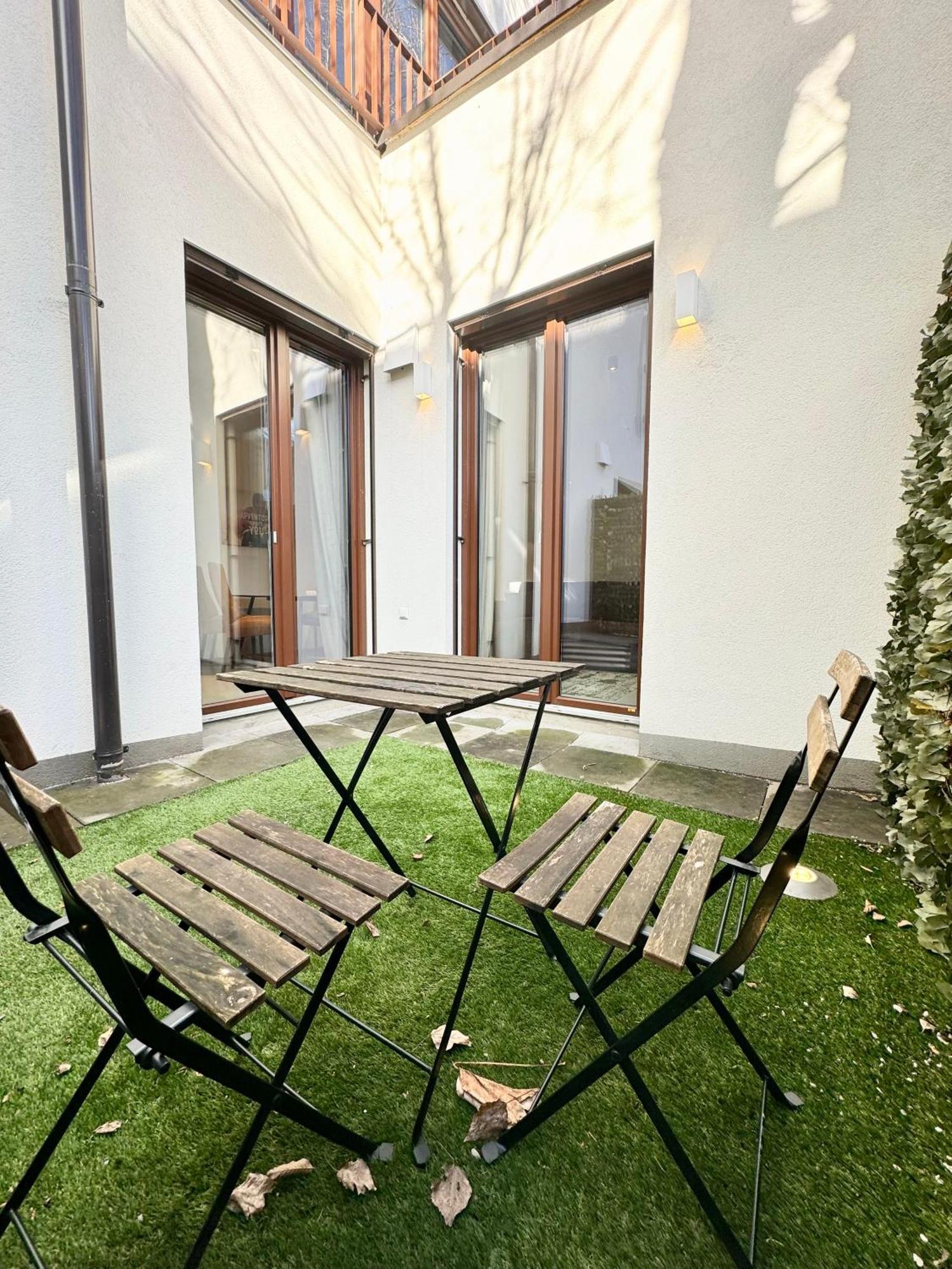 Moebliertes Mit Terrasse Apartment *
